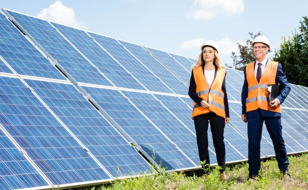 Nachhaltige Energiegewinnung mit Photovoltaik Nachhaltige Energiegewinnung mit Photovoltaik